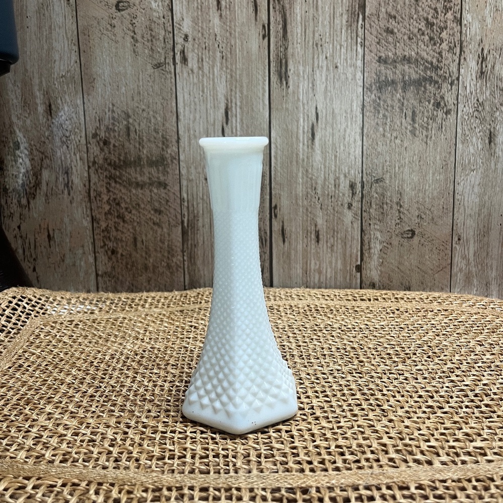 Vintage Milk Glass Bud Vase Hobnail Diamond Pattern White Vase 6" - Picture 1 of 2